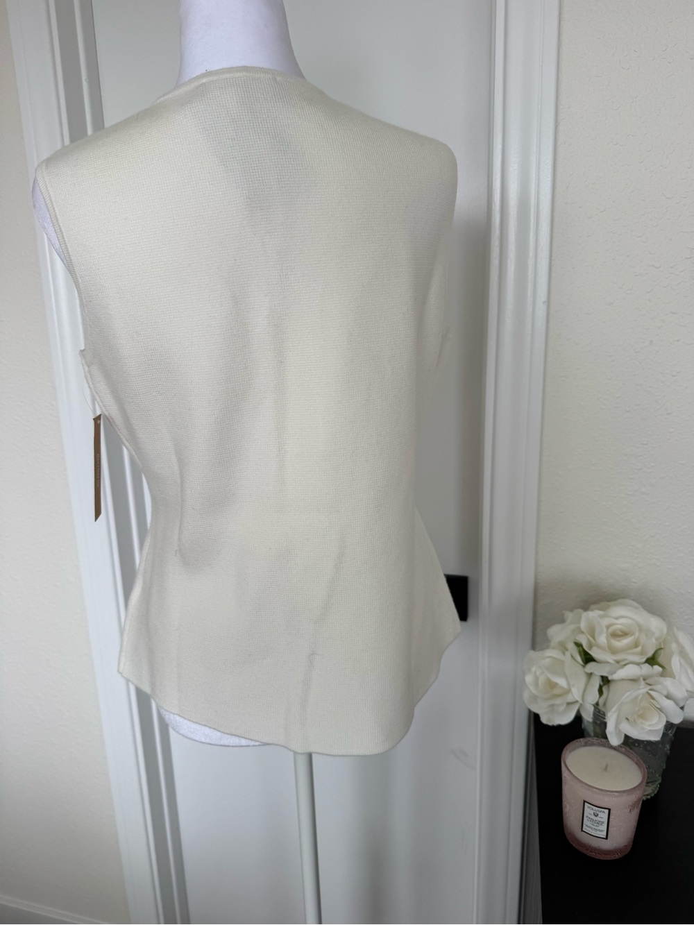 Few Moda Rienne Cream Sleeveless V-Neck White Knit Top NWT Sz Med - Picture 7 of 9